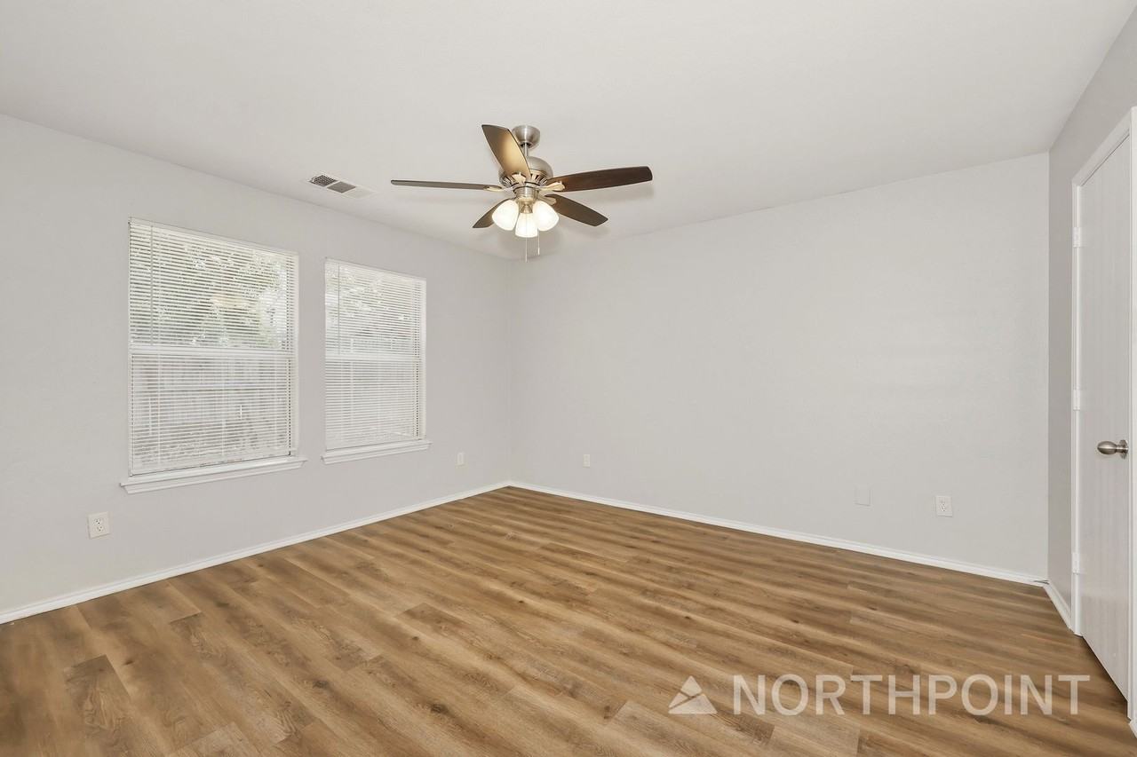 3075 Saint Nicholas Dr - Photo 7 of 16