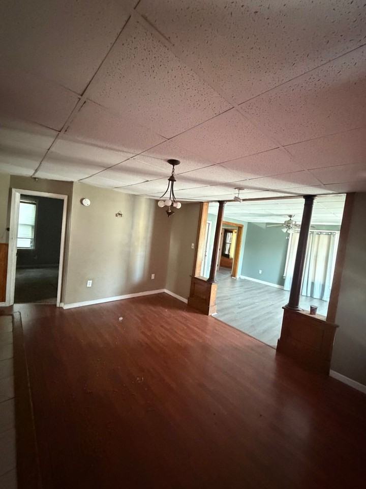 47 Yale St - Photo 4 of 10
