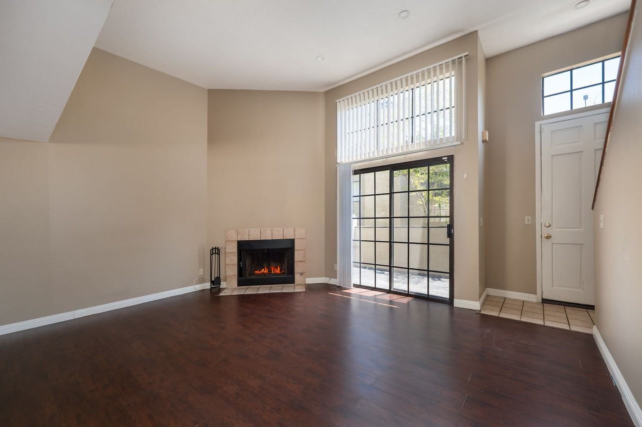 64 N Oak Ave - Photo 2 of 23