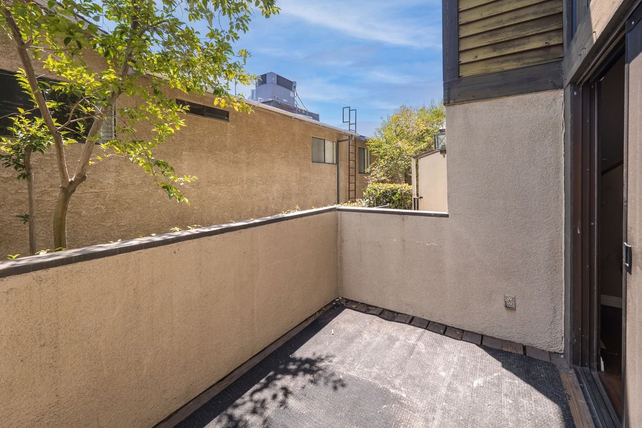 64 N Oak Ave - Photo 3 of 23