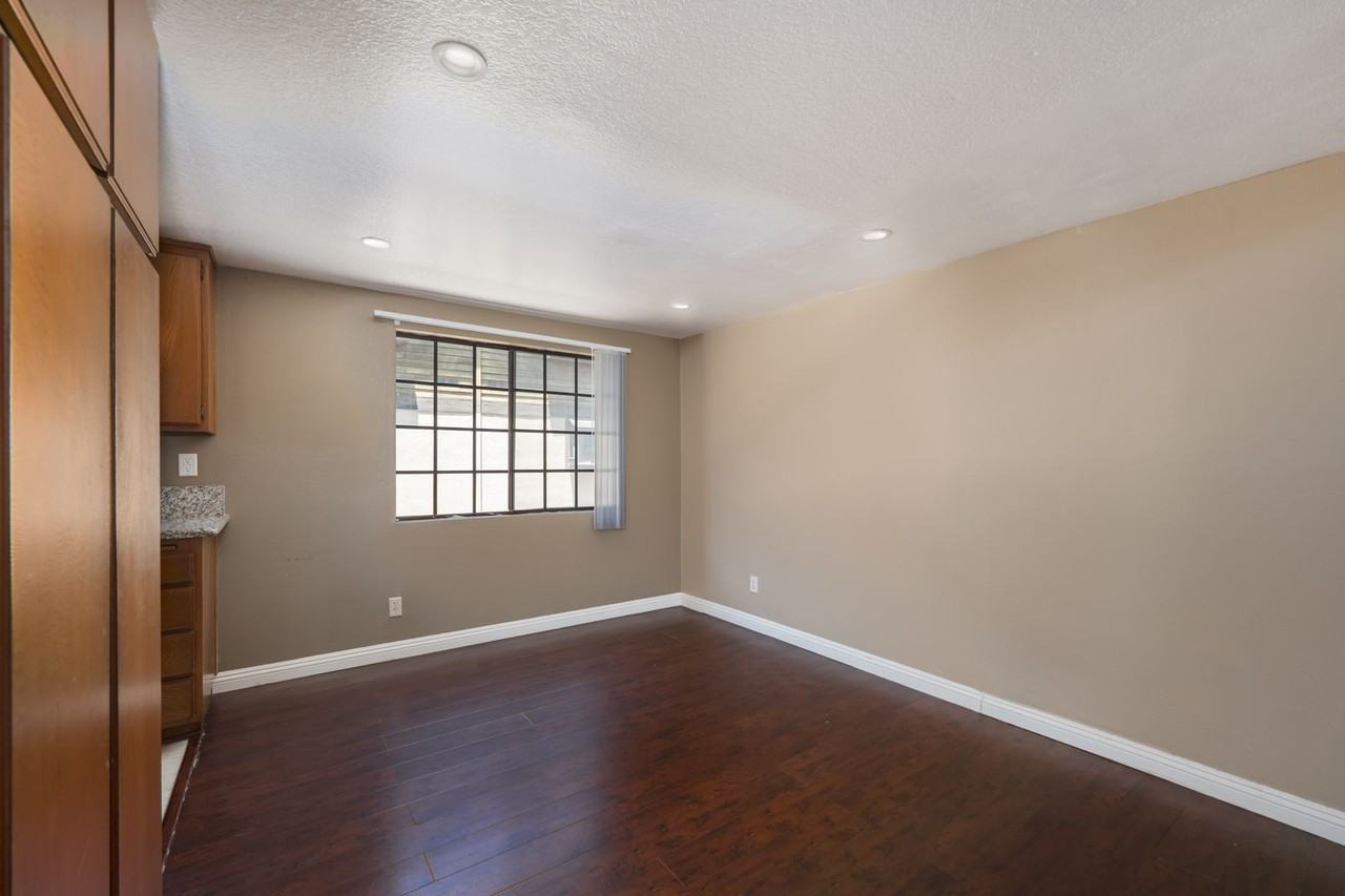 64 N Oak Ave - Photo 5 of 23