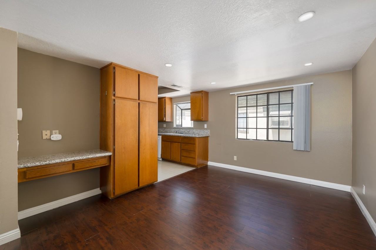 64 N Oak Ave - Photo 6 of 23