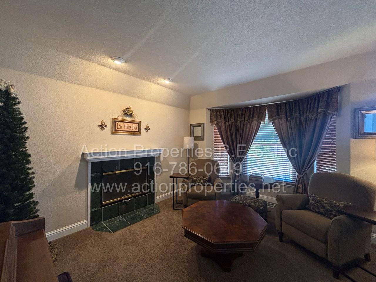 4726 Abbey Hl - Photo 7 of 50