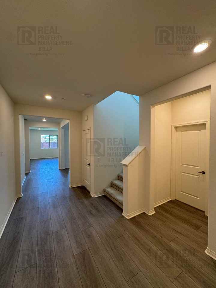 29261 Humboldt Ct - Photo 3 of 50