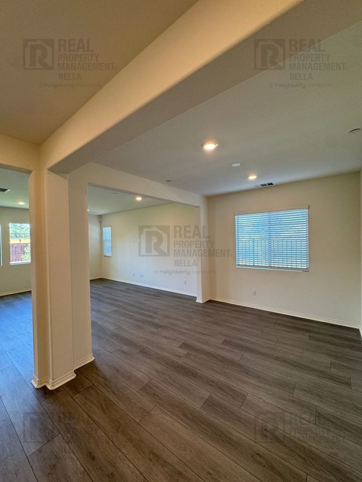 29261 Humboldt Ct - Photo 4 of 50