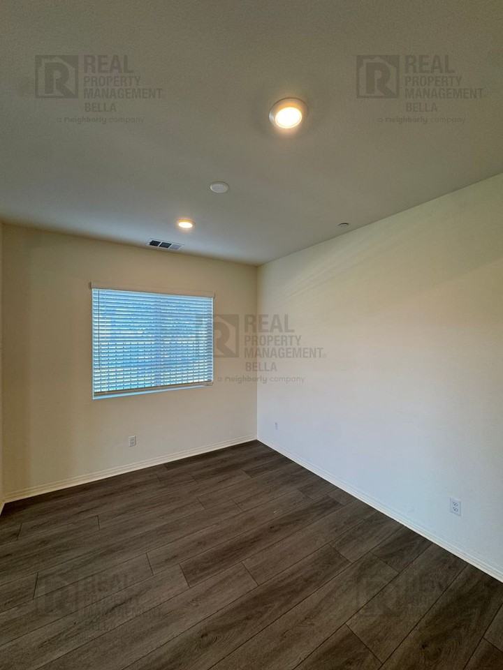 29261 Humboldt Ct - Photo 5 of 50