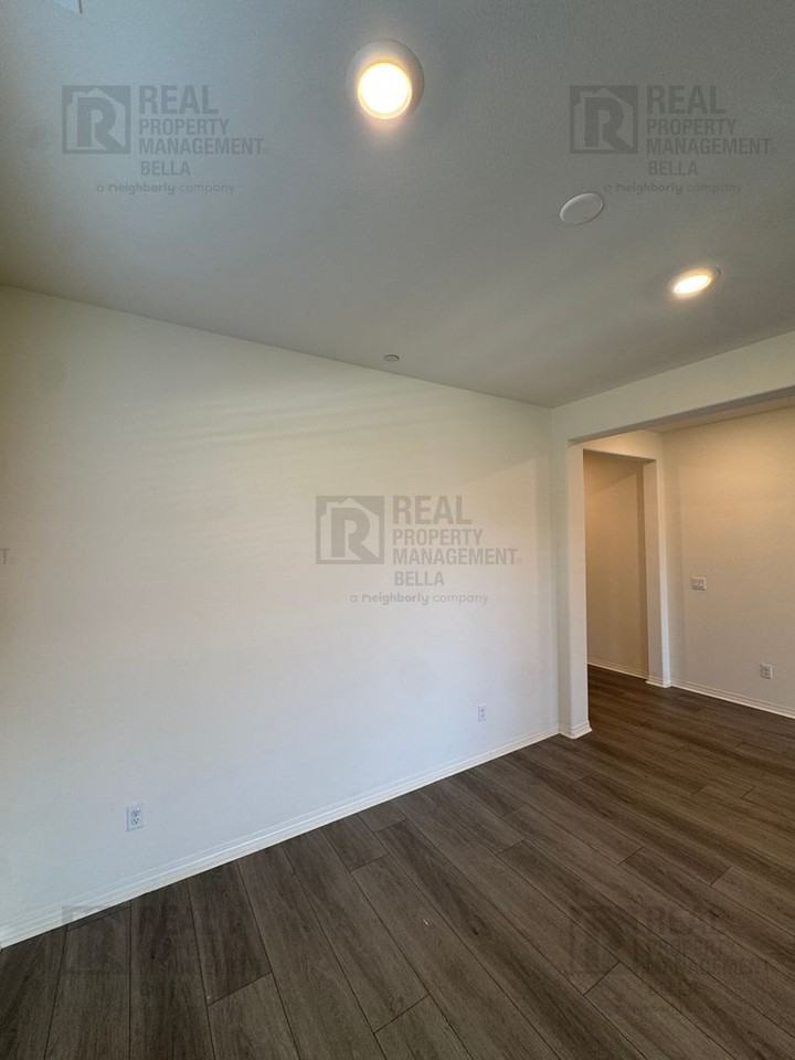 29261 Humboldt Ct - Photo 6 of 50