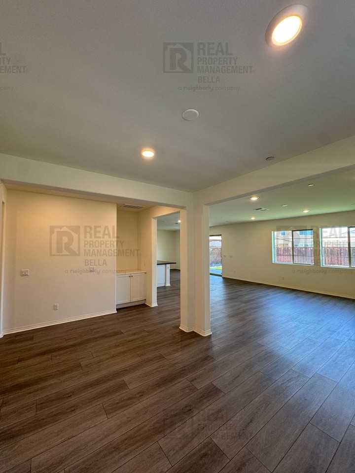 29261 Humboldt Ct - Photo 7 of 50