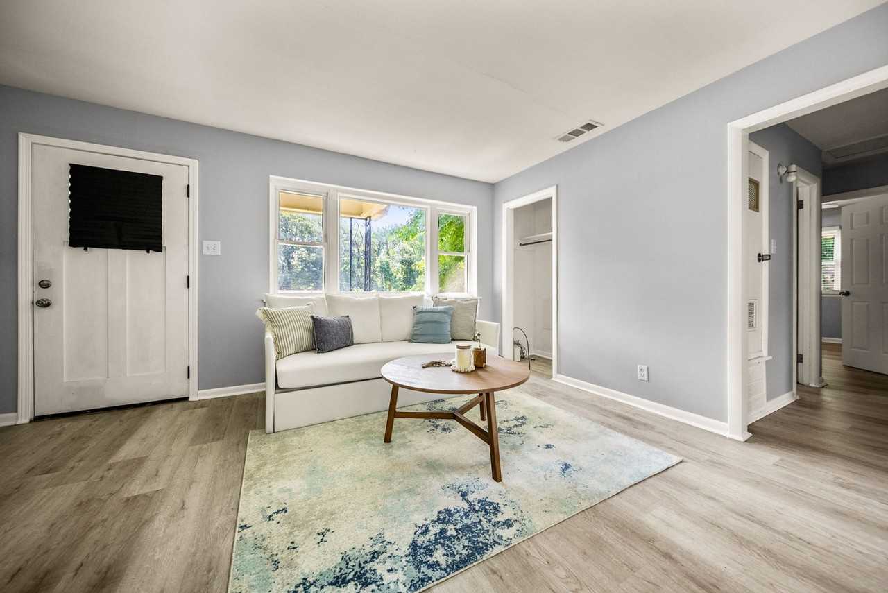 15 Village Ct - Photo 5 of 27