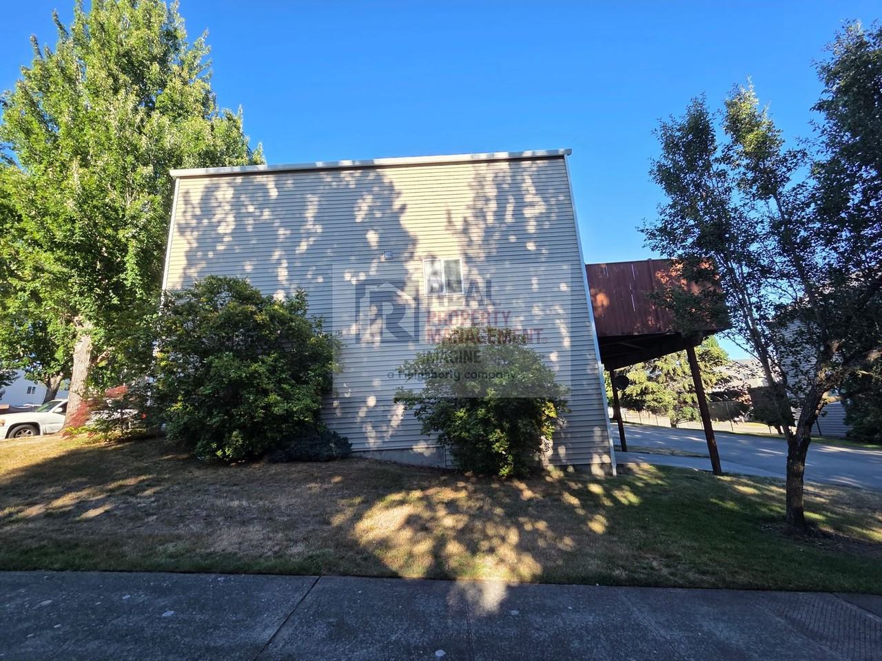8431 13th Ave Se - Photo 5 of 37