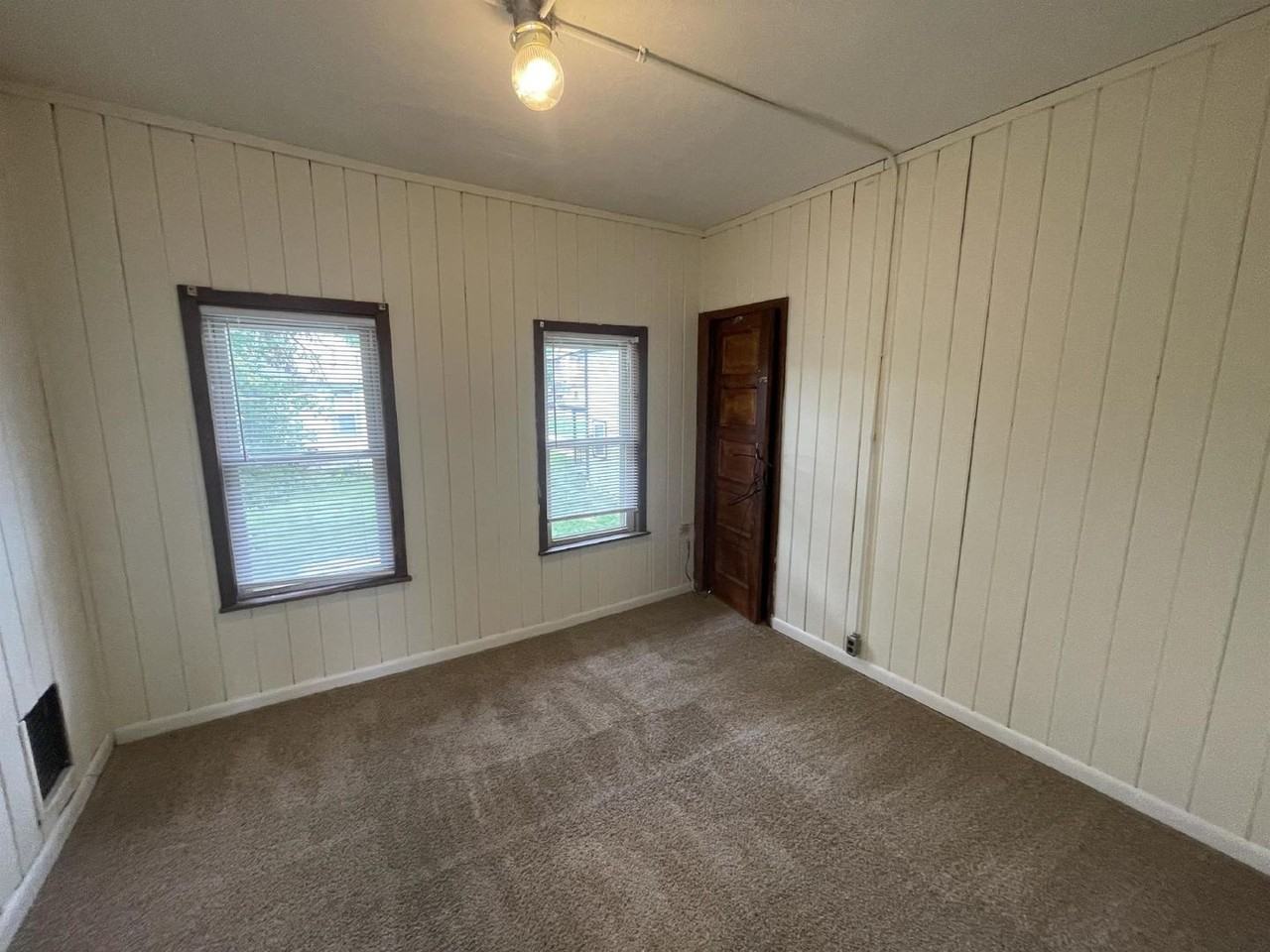 221 E 9th St - Photo 4 of 27