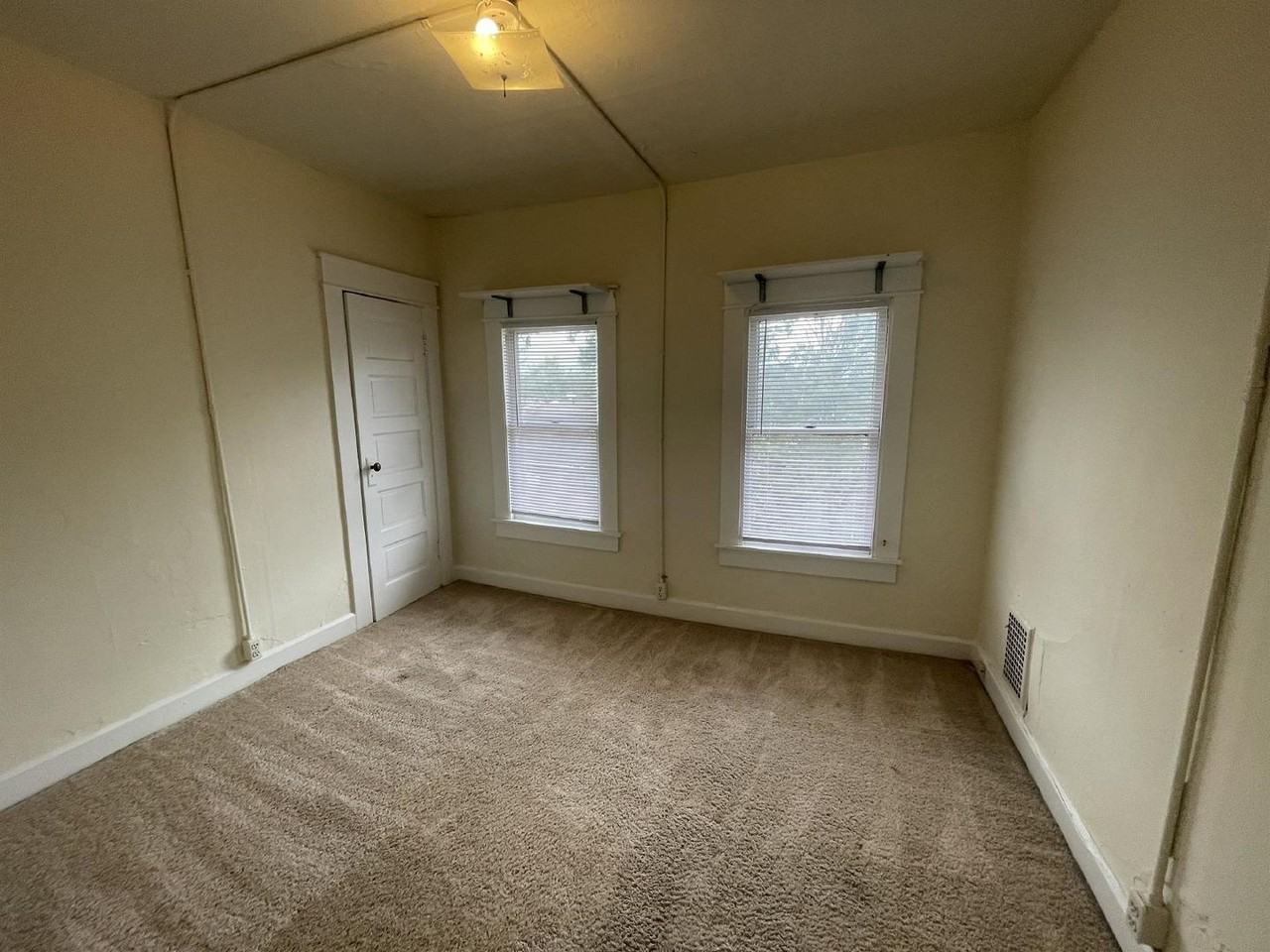 221 E 9th St - Photo 5 of 27