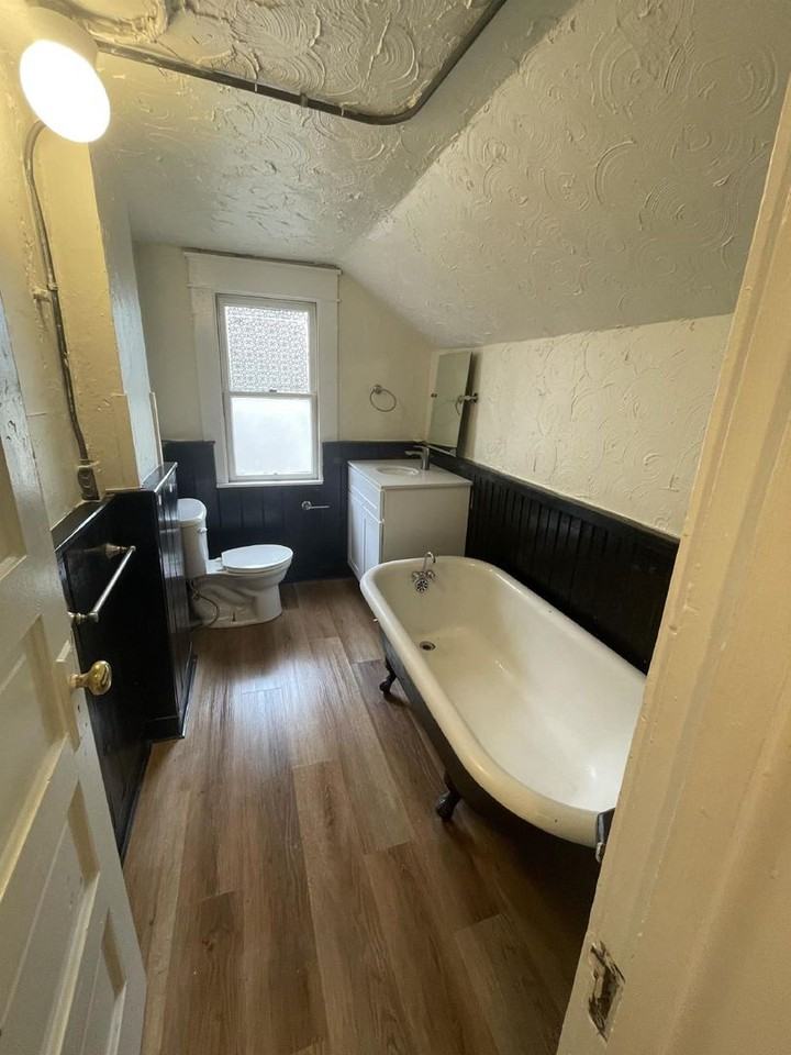 221 E 9th St - Photo 7 of 27