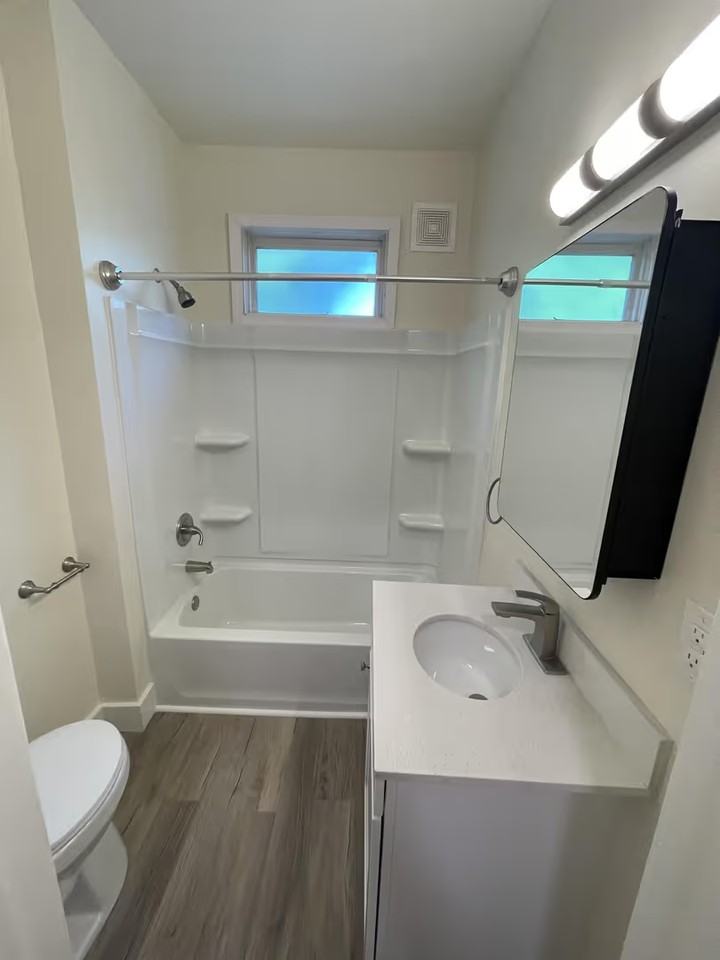 519 E 8th St - Photo 5 of 11