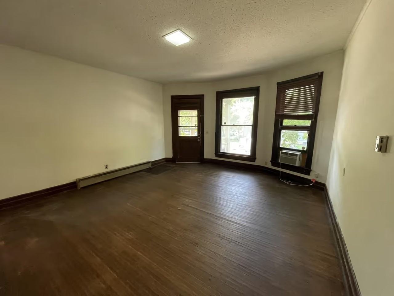 519 E 8th St - Photo 7 of 11