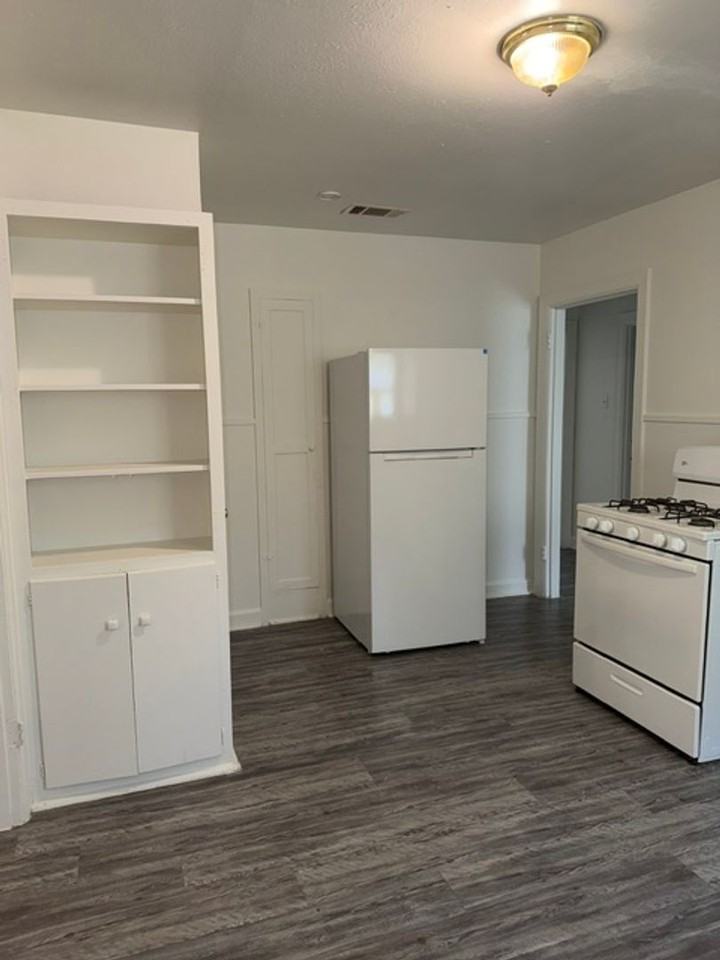 3108 Cole Ave - Photo 5 of 9