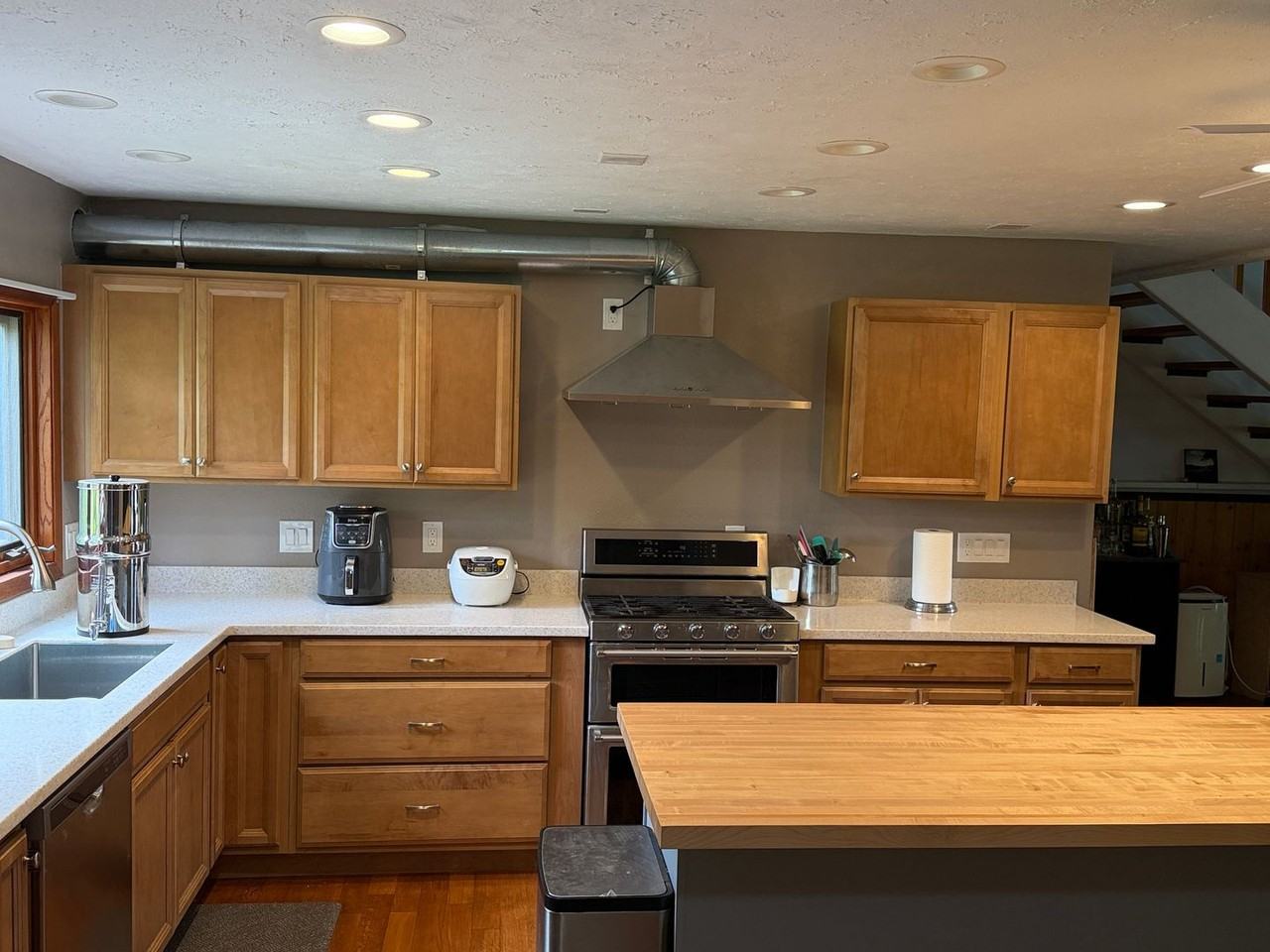 2916 Ainaola Dr Apt B - Photo 3 of 14