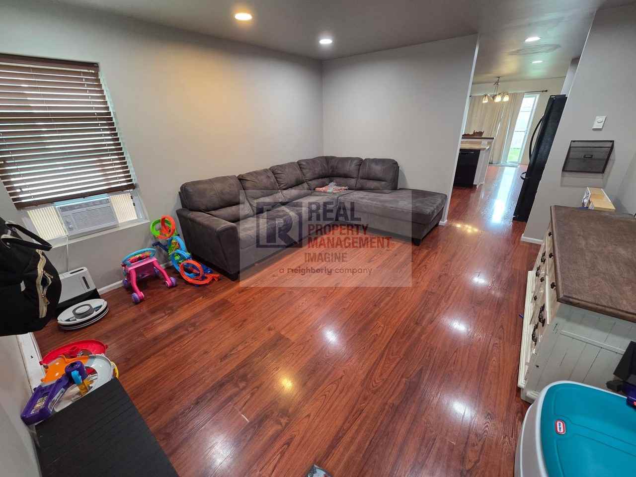 9978 Dragt St Se - Photo 4 of 28