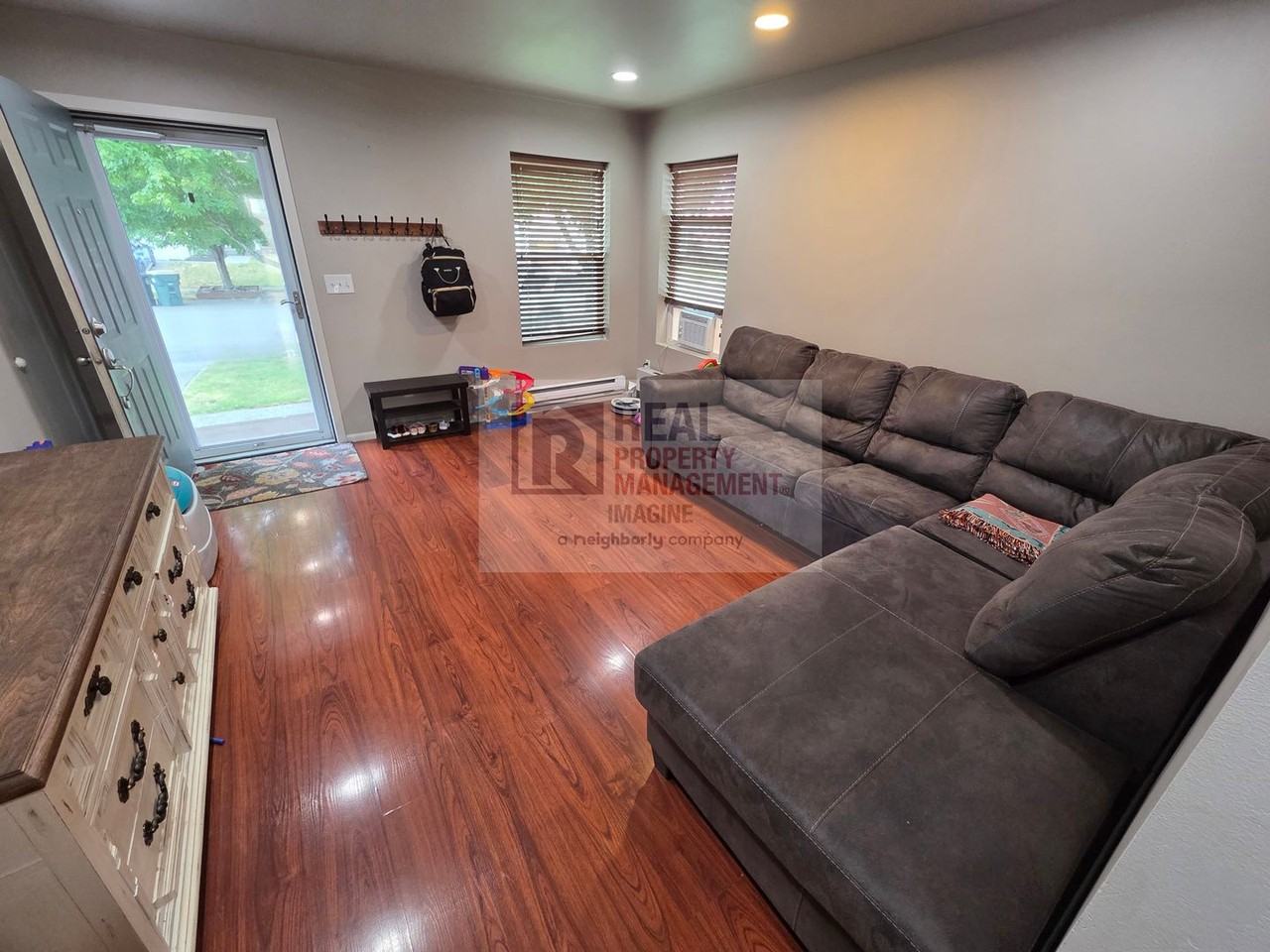 9978 Dragt St Se - Photo 5 of 28