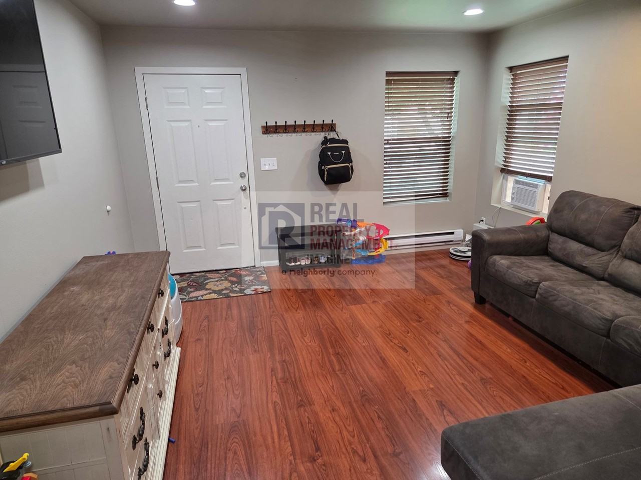 9978 Dragt St Se - Photo 6 of 28