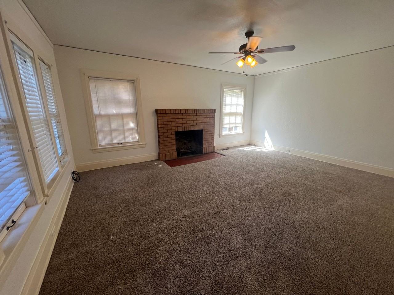 925 Lincoln St - Photo 2 of 16