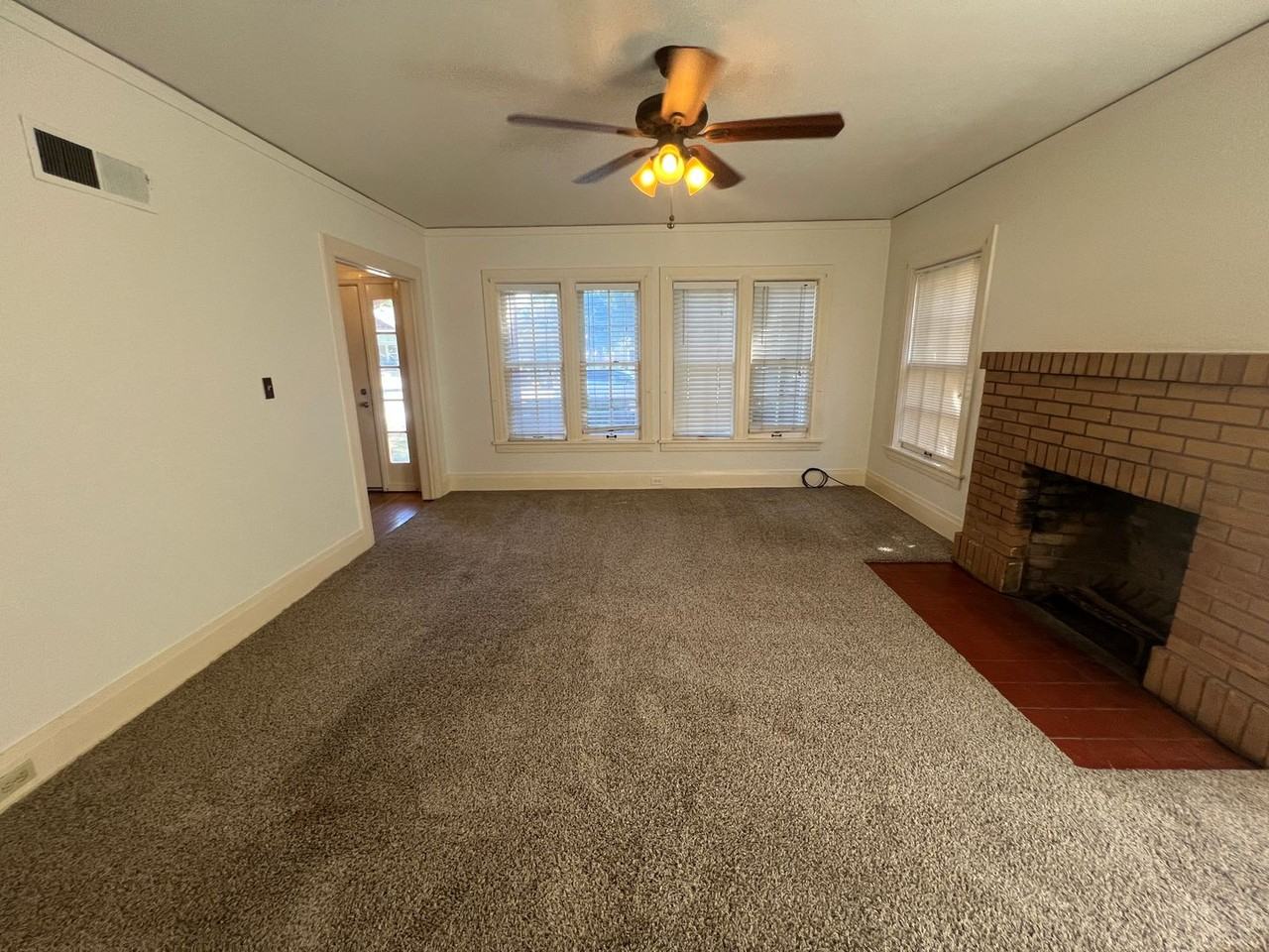 925 Lincoln St - Photo 4 of 16