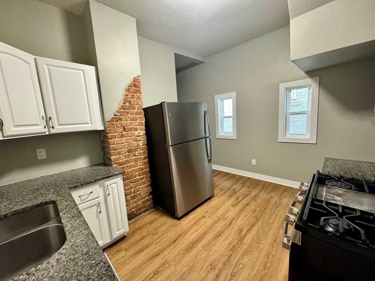 112 S 36th St - Photo 3 of 50