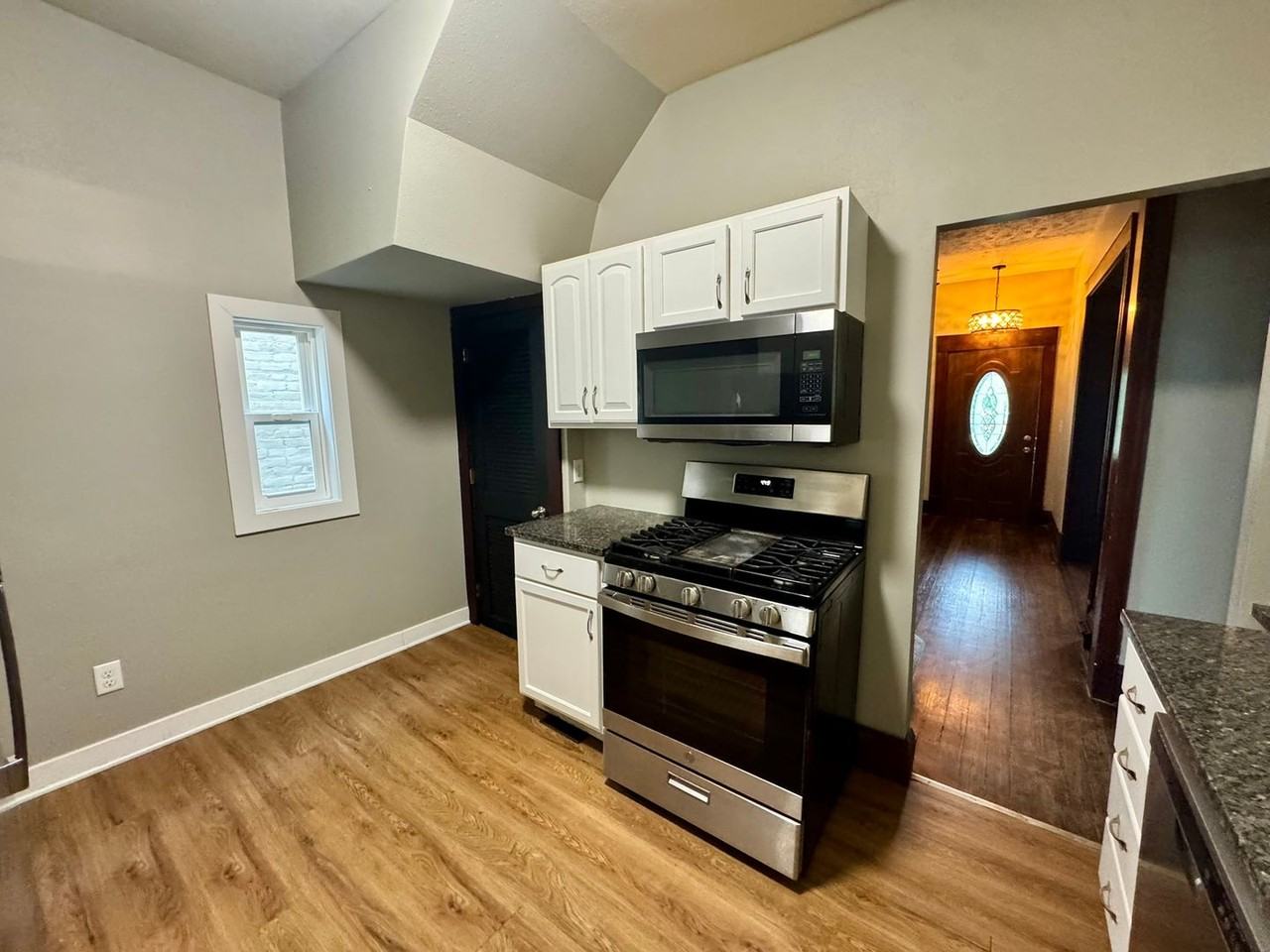 112 S 36th St - Photo 4 of 50