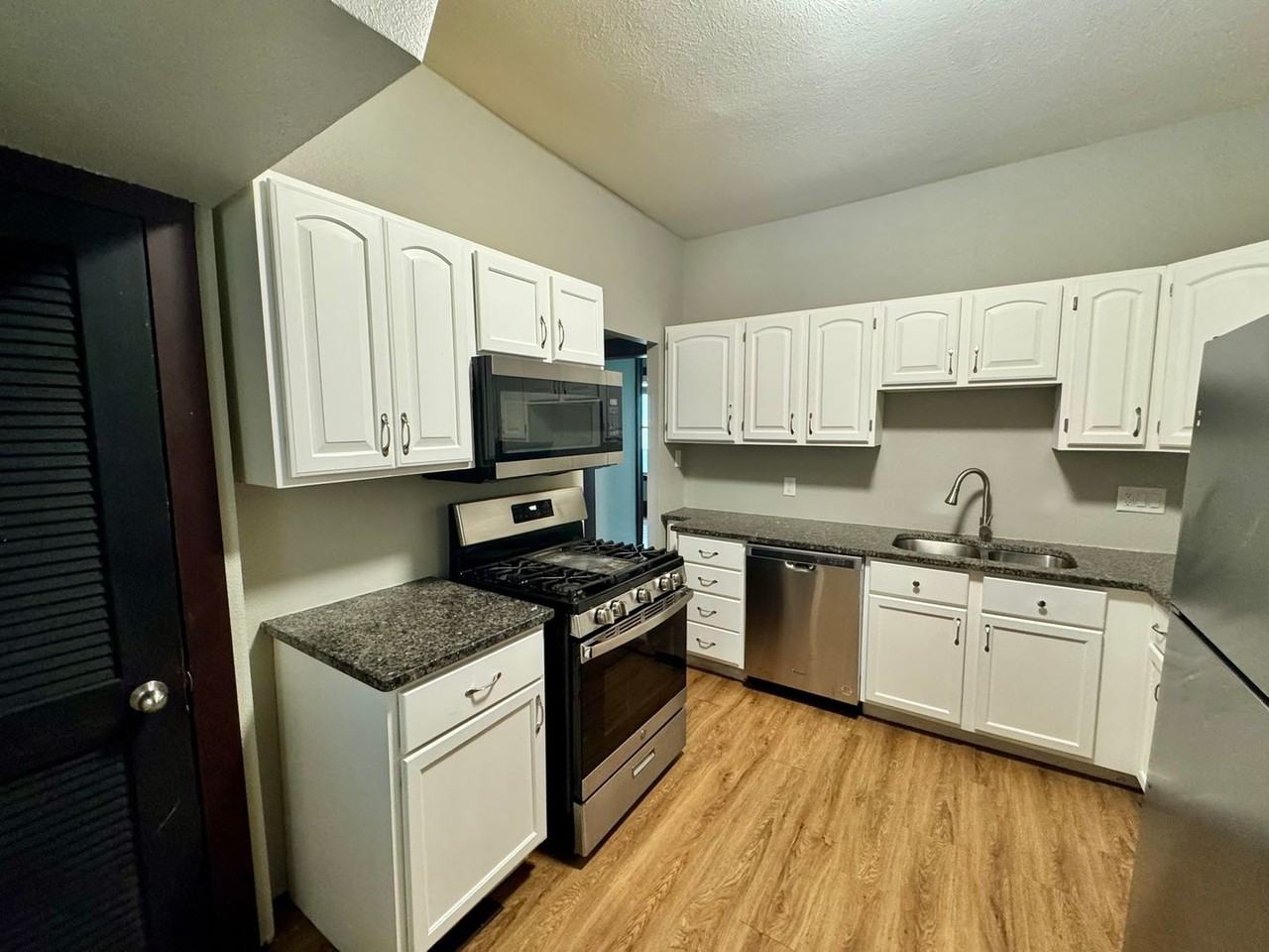 112 S 36th St - Photo 5 of 50