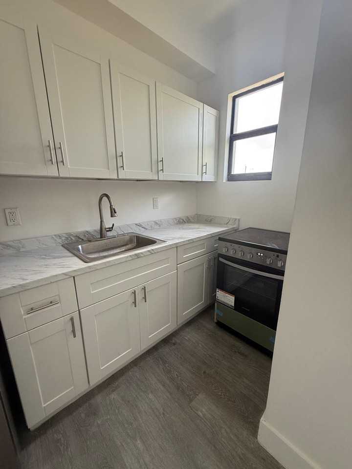 Studio from $1,500/mo & 1/1 from $1,600/mo, newly renovated/Estudio desde $1,500/mes y 1/1 desde $1,600/mes - Photo 2 of 4