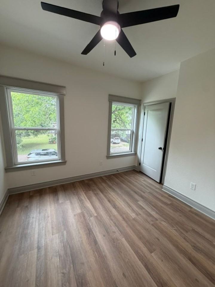 301 Live Oak - Photo 6 of 19