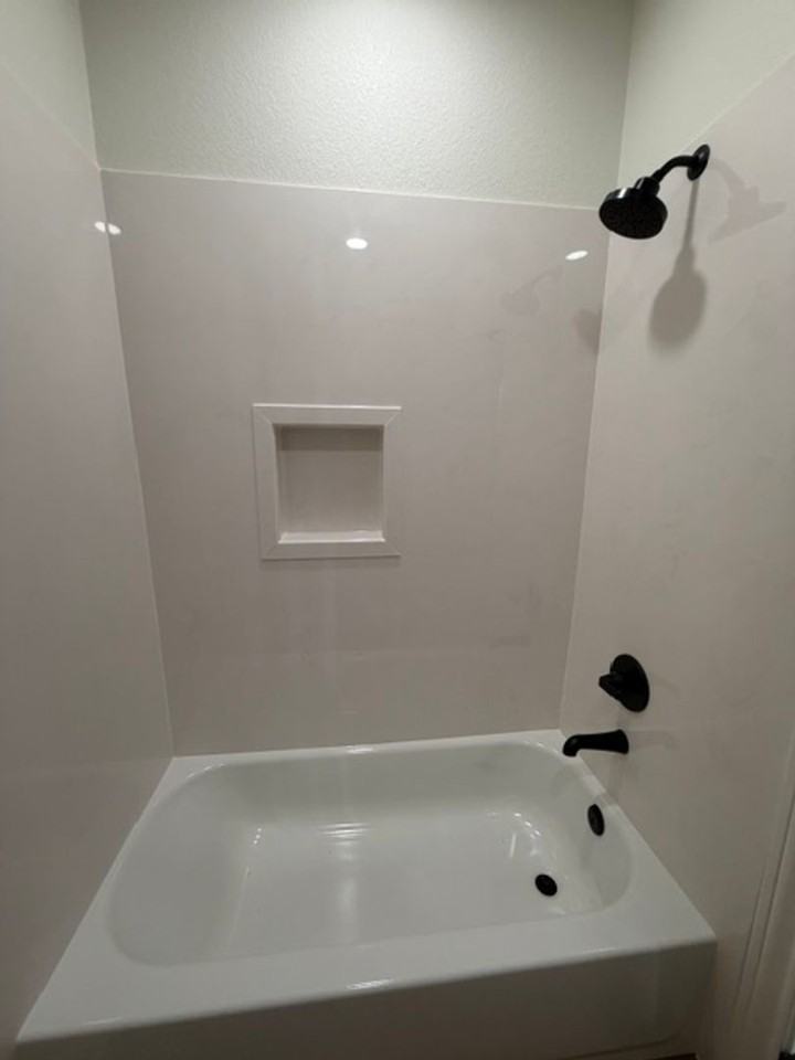 303 Live Oak St - Photo 6 of 25