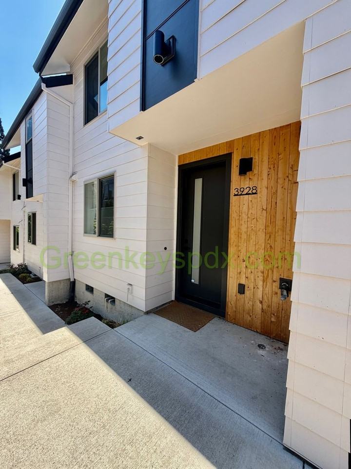 3928 Se Gladstone St - Photo 3 of 45