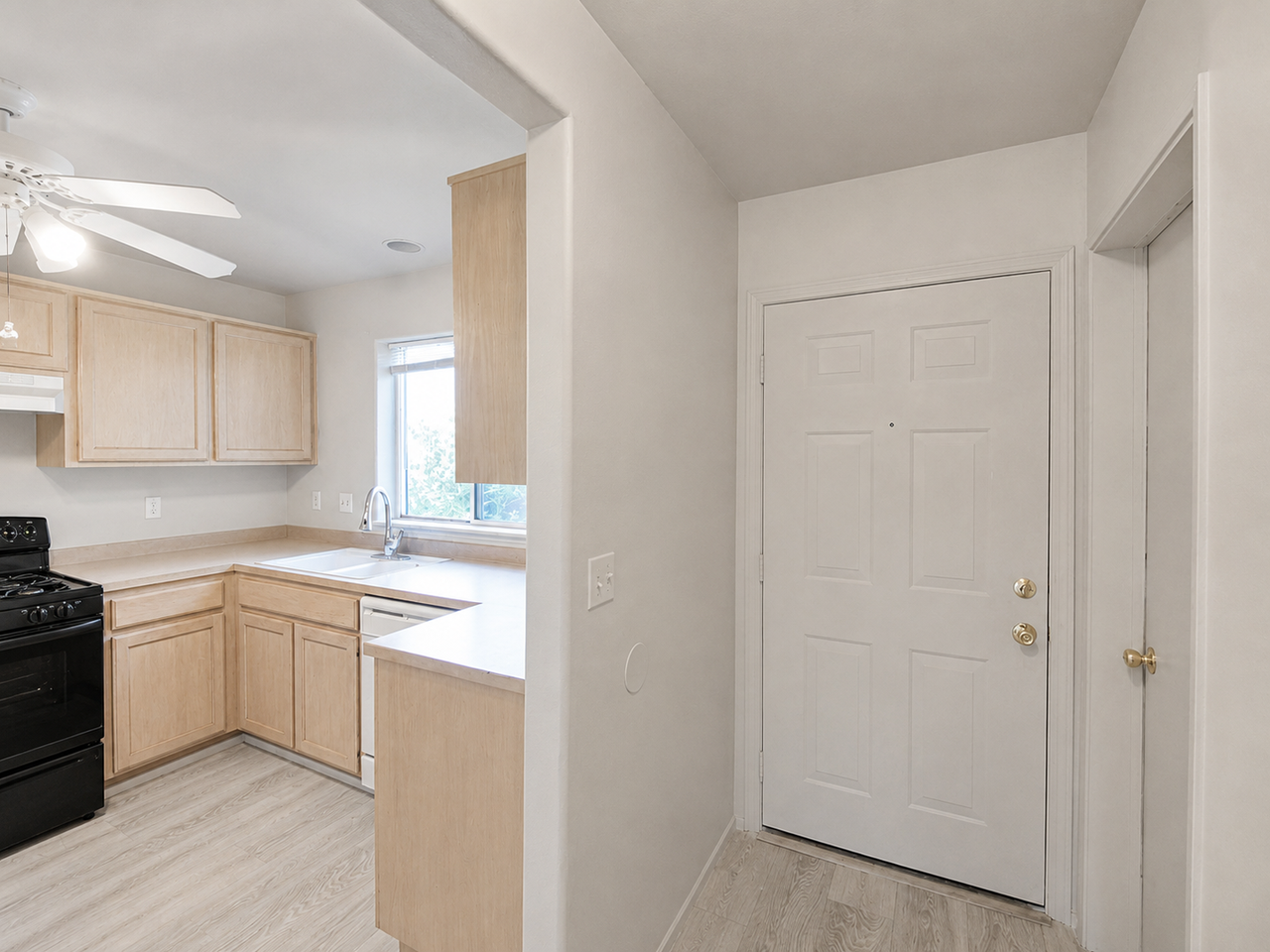 2950 Ne Nikki Ct #D - Photo 2 of 32