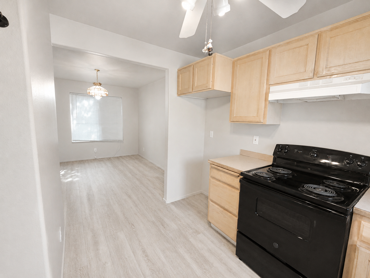2950 Ne Nikki Ct #D - Photo 4 of 32