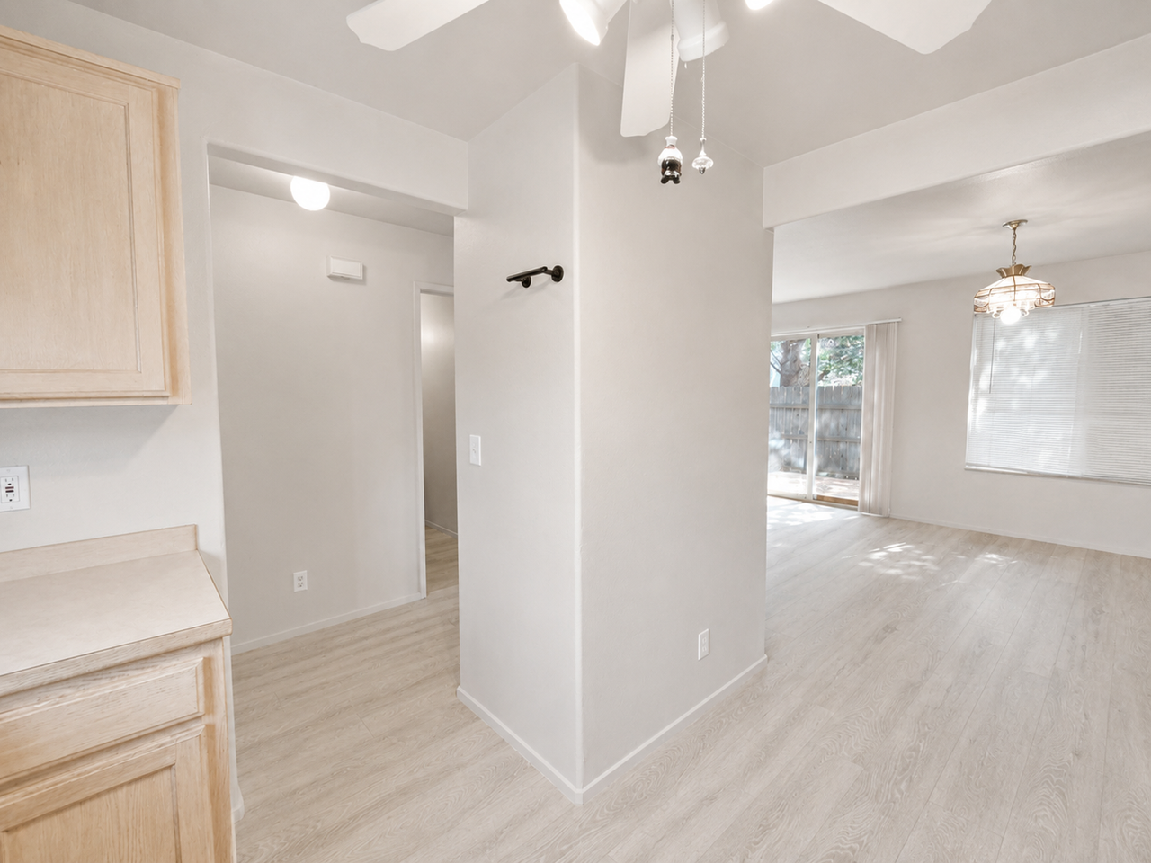 2950 Ne Nikki Ct #D - Photo 5 of 32