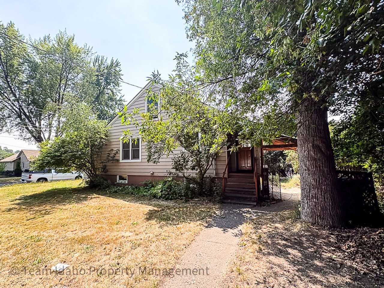 1203 Logan St - Photo 3 of 37