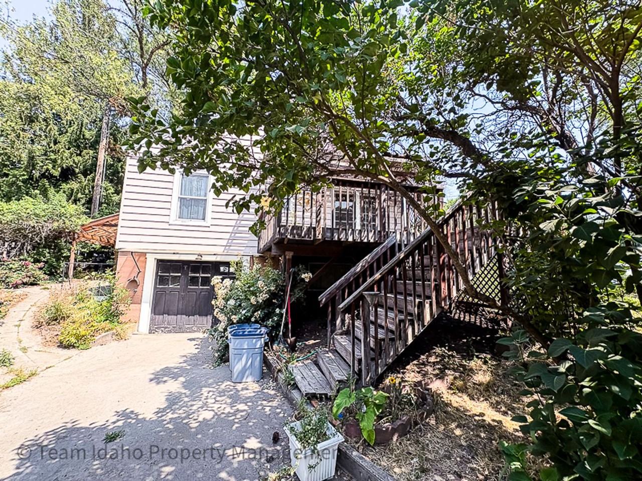 1203 Logan St - Photo 4 of 37