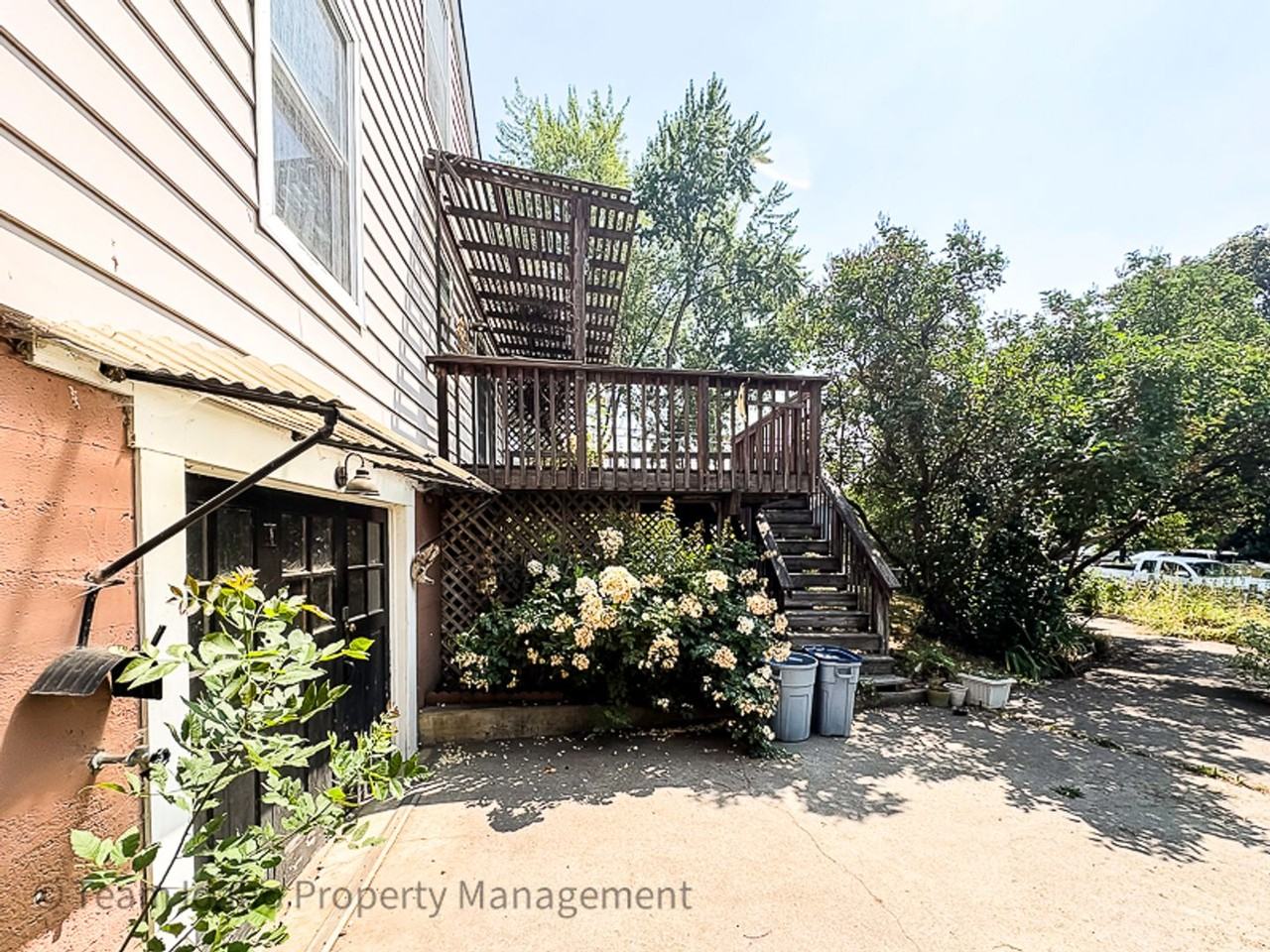 1203 Logan St - Photo 5 of 37