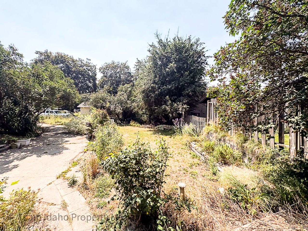 1203 Logan St - Photo 7 of 37