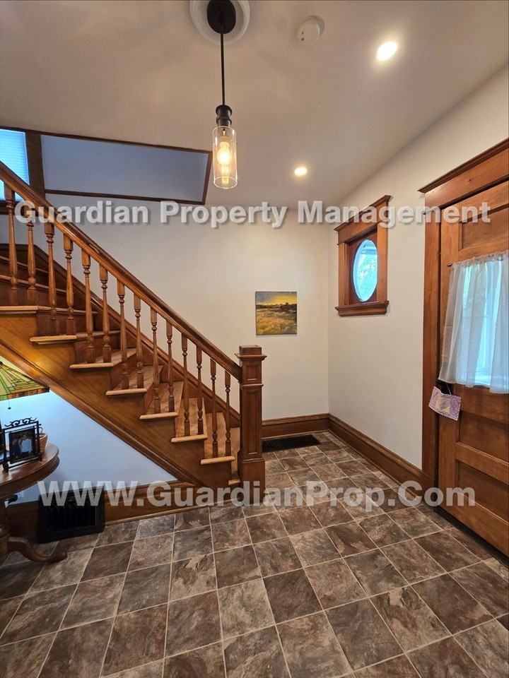 817 Stryker Ave - Photo 3 of 21