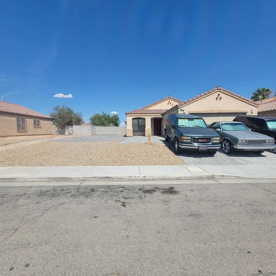5916 Kenmore St - Photo 2 of 20