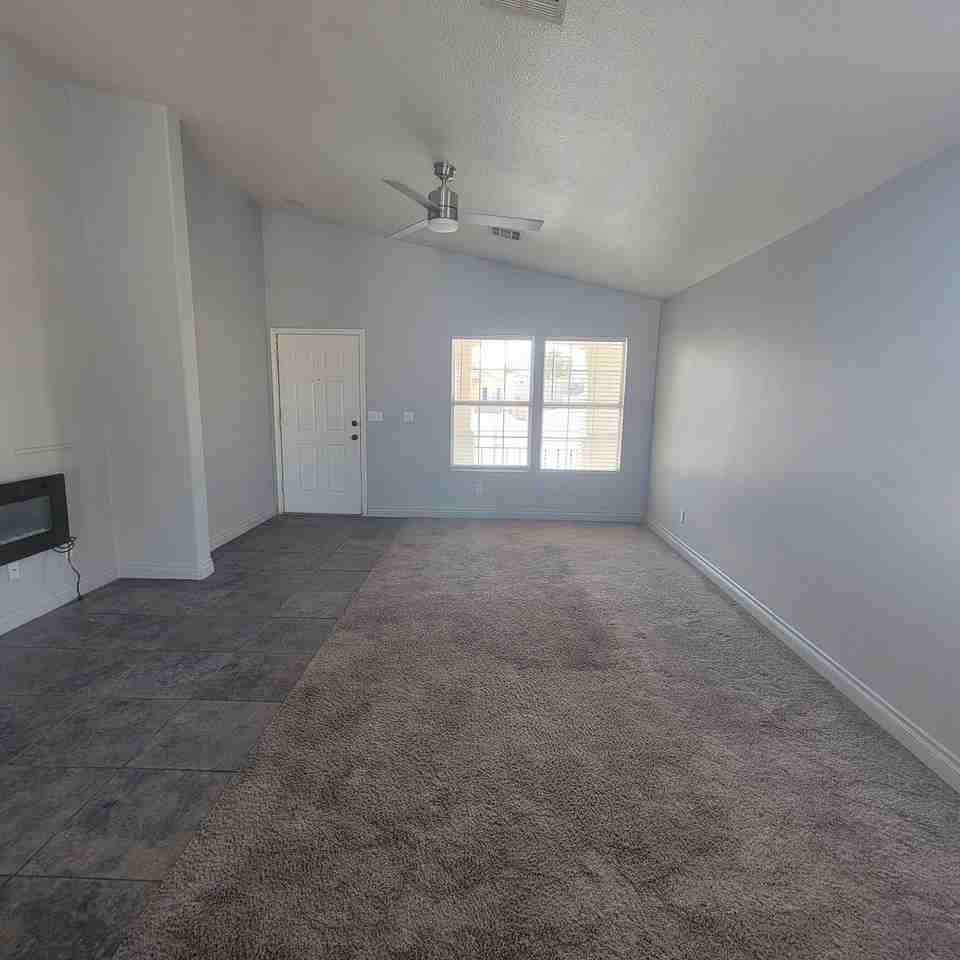5916 Kenmore St - Photo 3 of 20