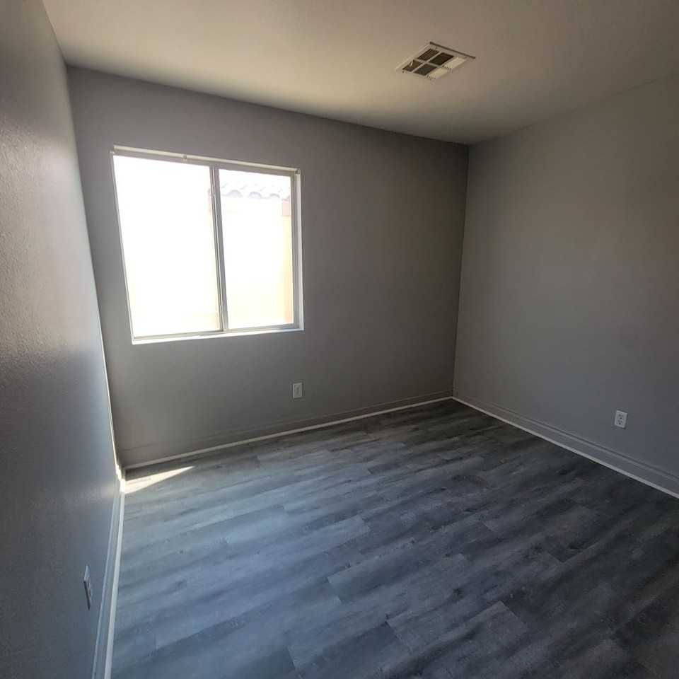 5916 Kenmore St - Photo 7 of 20