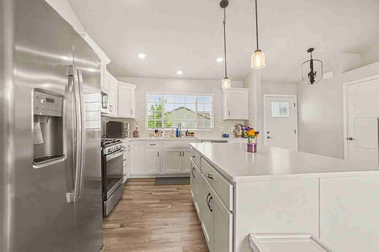 14703 S 19th St - Photo 5 of 25