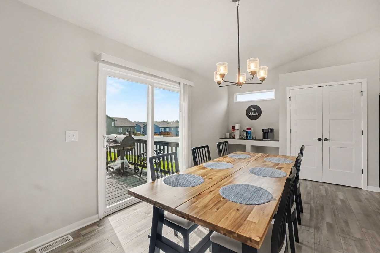 14703 S 19th St - Photo 7 of 25