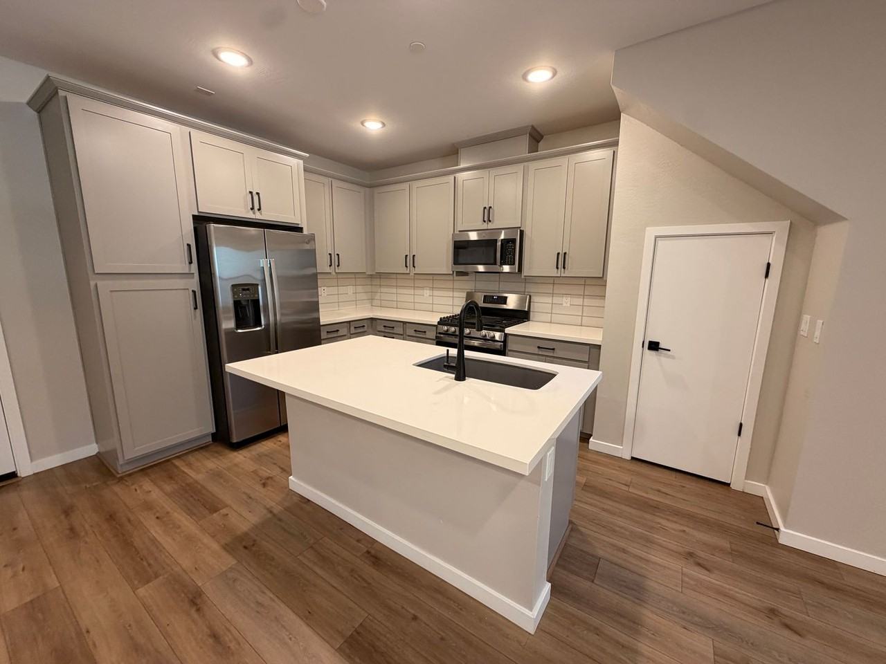 740 E Lark St #102 - Photo 5 of 20