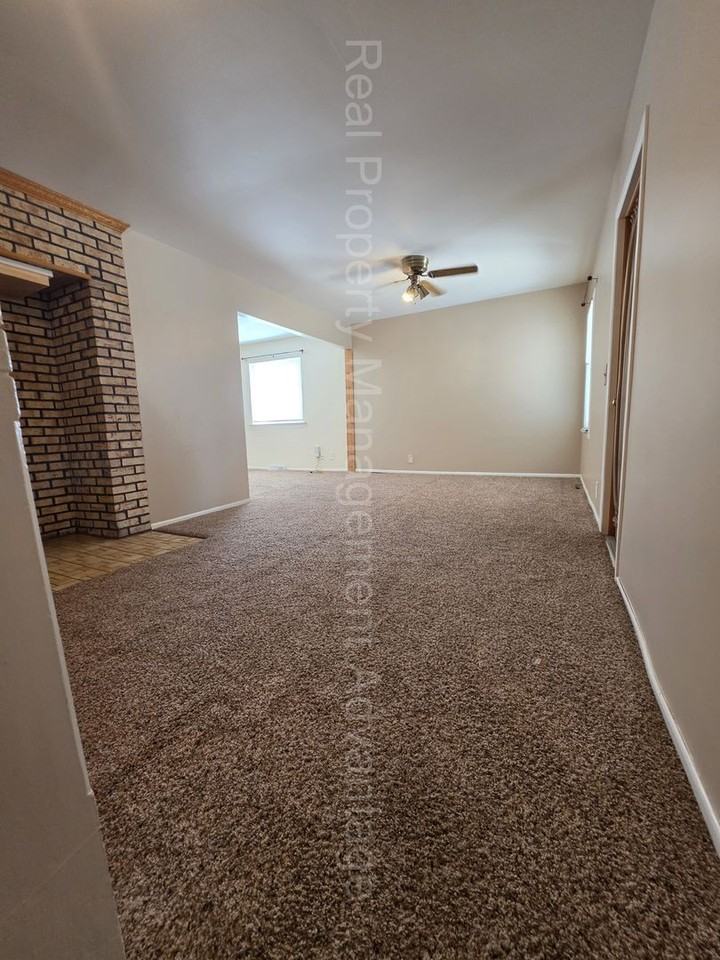 22017 Rosedale St - Photo 4 of 37