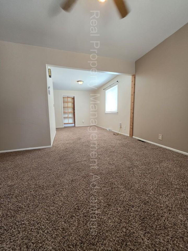 22017 Rosedale St - Photo 5 of 37