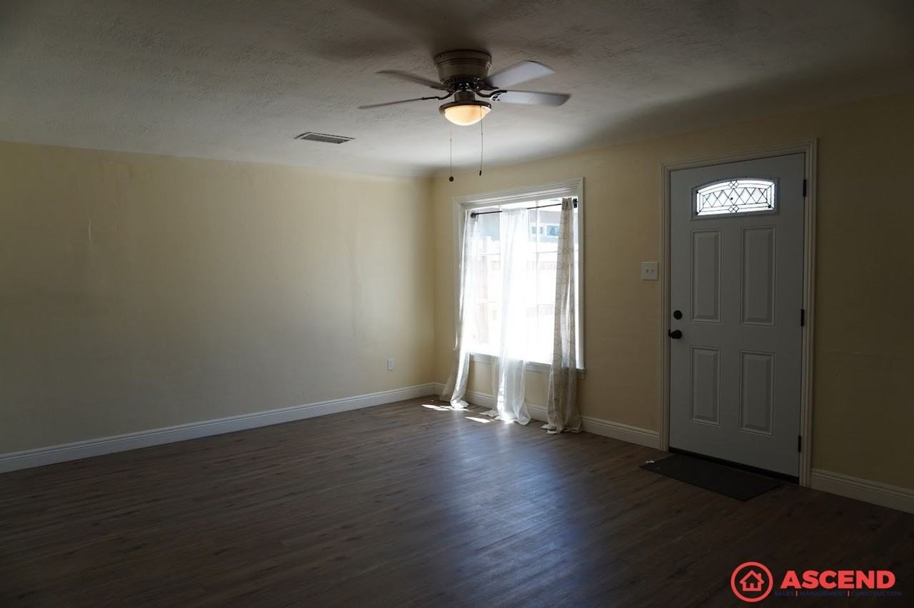 1106 Wilson Ave - Photo 3 of 10